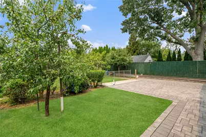 19 Chestnut Street, Glen Cove, NY 11542 - Photo 18
