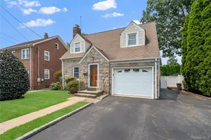 19 Chestnut St, Glen Cove, NY 11542 - Photo 2
