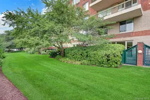 111 Cherry Valley Ave, Garden City, NY 11530 - Photo 32
