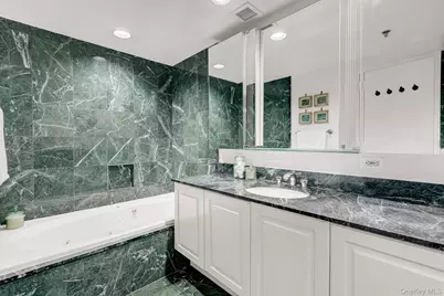 111 Cherry Valley Avenue #M18, Garden City, NY 11530 - Photo 28