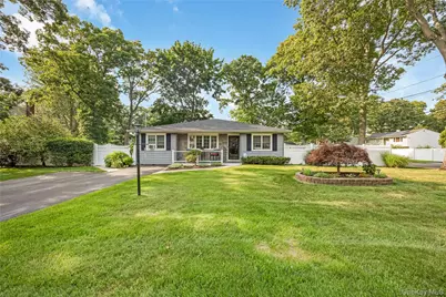 281 Thrift Street, Ronkonkoma, NY 11779 - Photo 2