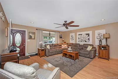 281 Thrift Street, Ronkonkoma, NY 11779 - Photo 8