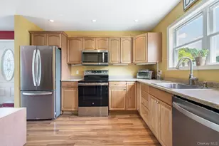 36 Balsam Dr, Medford, NY 11763 - Photo 22