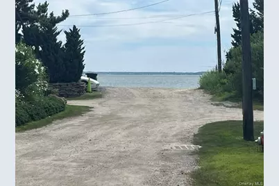 18 Beach, Laurel, NY 11948 - Photo 2