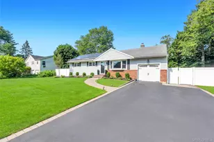5 Shaftsbury Ln, Melville, NY 11747 - Photo 2