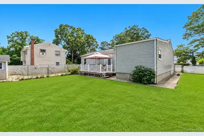 437 Commack Road, Islip, NY 11751 - Photo 8