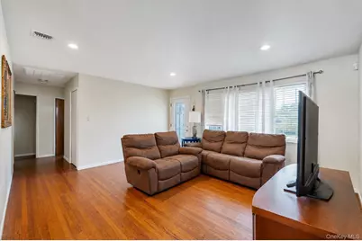 437 Commack Road, Islip, NY 11751 - Photo 14