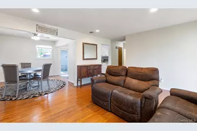 437 Commack Road, Islip, NY 11751 - Photo 16