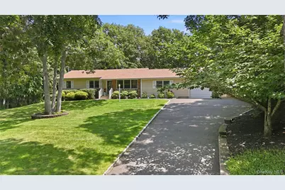 5 Columbine Avenue, Hampton Bays, NY 11946 - Photo 2