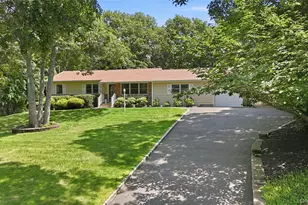 5 Columbine Ave, Hampton Bays, NY 11946 - Photo 2