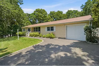 5 Columbine Avenue, Hampton Bays, NY 11946 - Photo 32