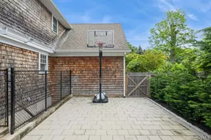 8 Hilltop Dr, Bayville, NY 11709 - Photo 4