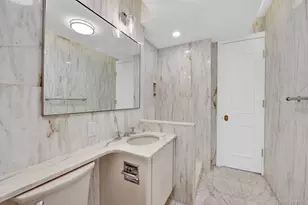 530 E 76th St, New York, NY 10021 - Photo 22