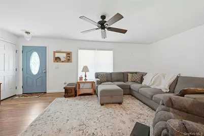 1407 Middle Road #277, Calverton, NY 11933 - Photo 4
