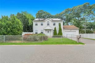 1470 Claas Ave, Holbrook, NY 11741 - Photo 2