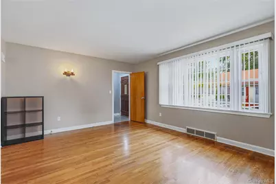 2 Hennessey Place, Poughkeepsie, NY 12601 - Photo 2