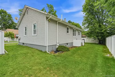 2 Hennessey Place, Poughkeepsie, NY 12601 - Photo 16