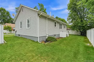 2 Hennessey Pl, Poughkeepsie, NY 12601 - Photo 16