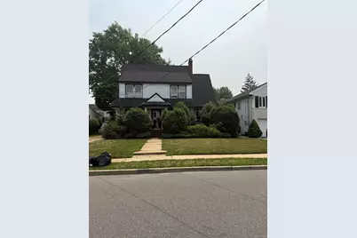 44 Muirfield Road, Rockville Centre, NY 11570 - Photo 2