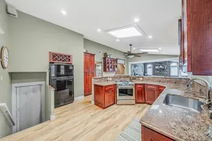 835 Pease Ln, West Islip, NY 11795 - Photo 20
