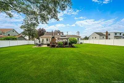 835 Pease Lane, West Islip, NY 11795 - Photo 6