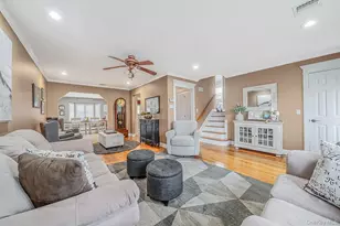 835 Pease Ln, West Islip, NY 11795 - Photo 12
