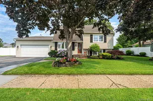 835 Pease Ln, West Islip, NY 11795 - Photo 2