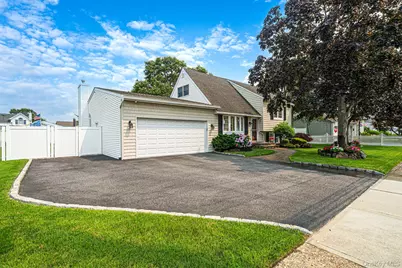 835 Pease Lane, West Islip, NY 11795 - Photo 1