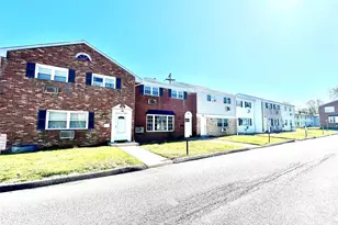 27 Lexington Ln, New Windsor, NY 12553 - Photo 2