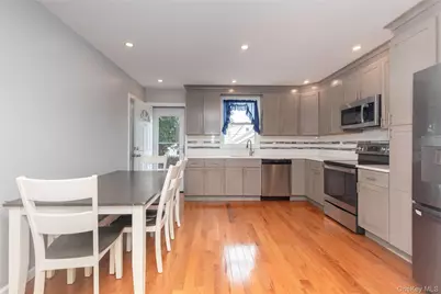 72 Edgewater Park Drive #72C, Bronx, NY 10465 - Photo 4