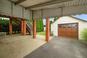 49 Roosevelt Ct, Westbury, NY 11590 - Photo 22