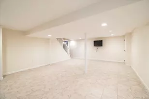 49 Roosevelt Ct, Westbury, NY 11590 - Photo 18