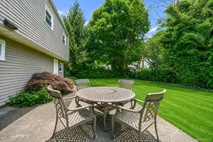 523 Livingston St, Westbury, NY 11590 - Photo 28