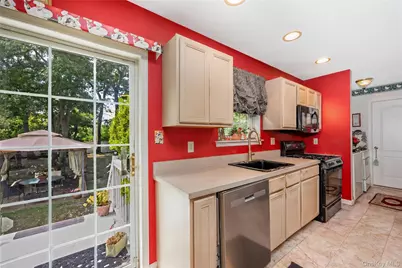 10 Gaetano Lane, Coram, NY 11727 - Photo 12