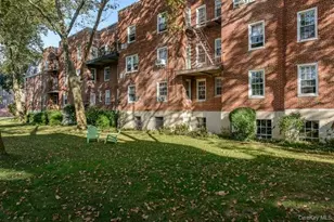 22 Hamilton Pl, Garden City, NY 11530 - Photo 16