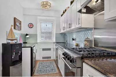 22 Hamilton Place #H3, Garden City, NY 11530 - Photo 12