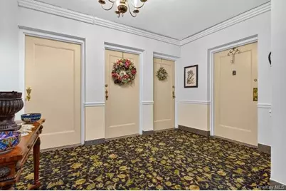 22 Hamilton Place #H3, Garden City, NY 11530 - Photo 2