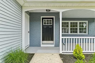190 Canterbury Dr, Ridge, NY 11961 - Photo 2