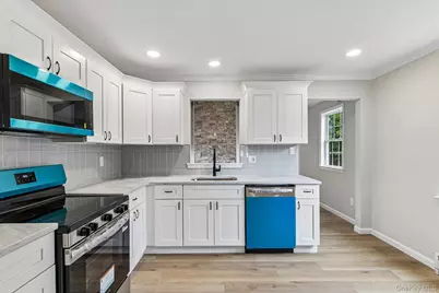190 Canterbury Drive, Ridge, NY 11961 - Photo 10