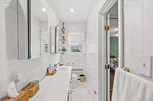 2154 Marion Ave, Merrick, NY 11566 - Photo 16