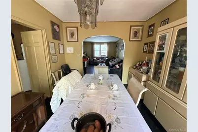 935 Magenta Street, Bronx, NY 10469 - Photo 8