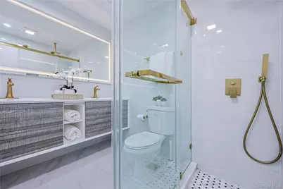 119 Harrow Lane, Manhasset, NY 11030 - Photo 18