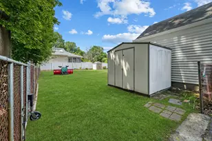 1547 Walt Whitman Rd, Melville, NY 11747 - Photo 10