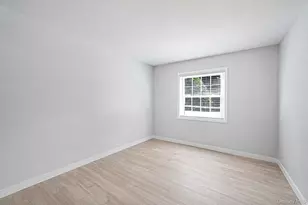 460 Old Town Rd, Port Jefferson, NY 11776 - Photo 10
