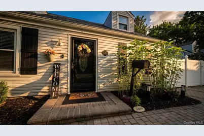 520 Riverside Avenue, Massapequa, NY 11758 - Photo 2