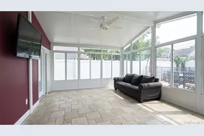 520 Riverside Avenue, Massapequa, NY 11758 - Photo 8