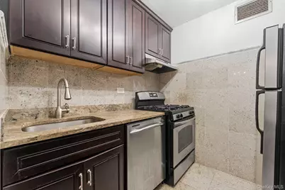 4140 Union Street #6R, Flushing, NY 11355 - Photo 6
