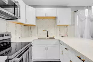 94-11 210th St, Queens Village, NY 11428 - Photo 20