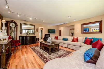 561 Golf Drive, Valley Stream, NY 11581 - Photo 6