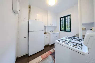 1605 Metropolitan Avenue #4H, Bronx, NY 10462 - Photo 6